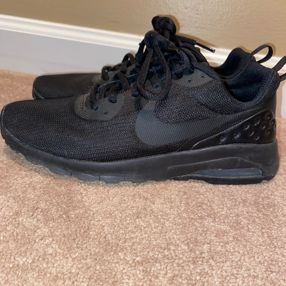Black Nike Air Max